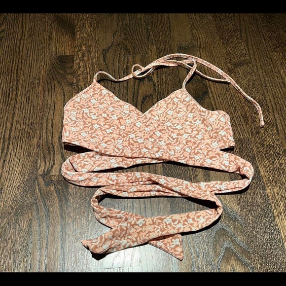 Super cute pink flower bikini top from AERIE!can be tied many different ways! - Picture 2 of 4
